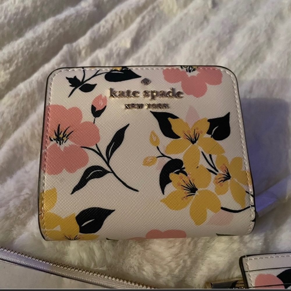 Kate Spade Staci Lily Bloom Print Small Zip Around Wallet